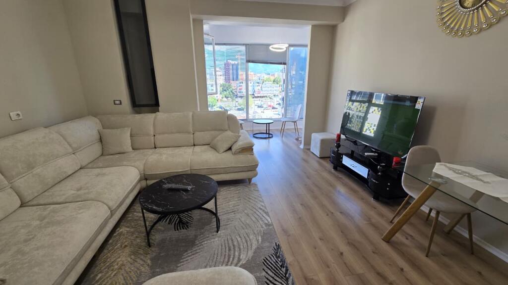 SUPER APARTAMENT 1+1 ME QIRA, TE USLUGA ‼️
