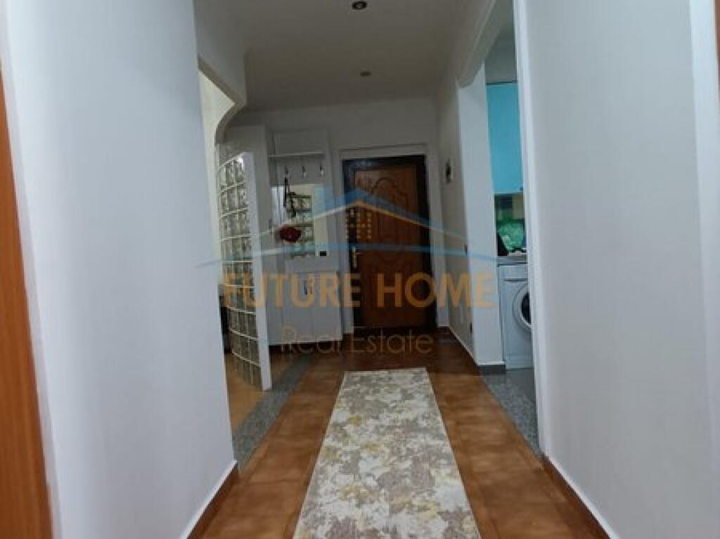 Shitet, Apartament 2+1, Komuna Parisit, Tiranë.
