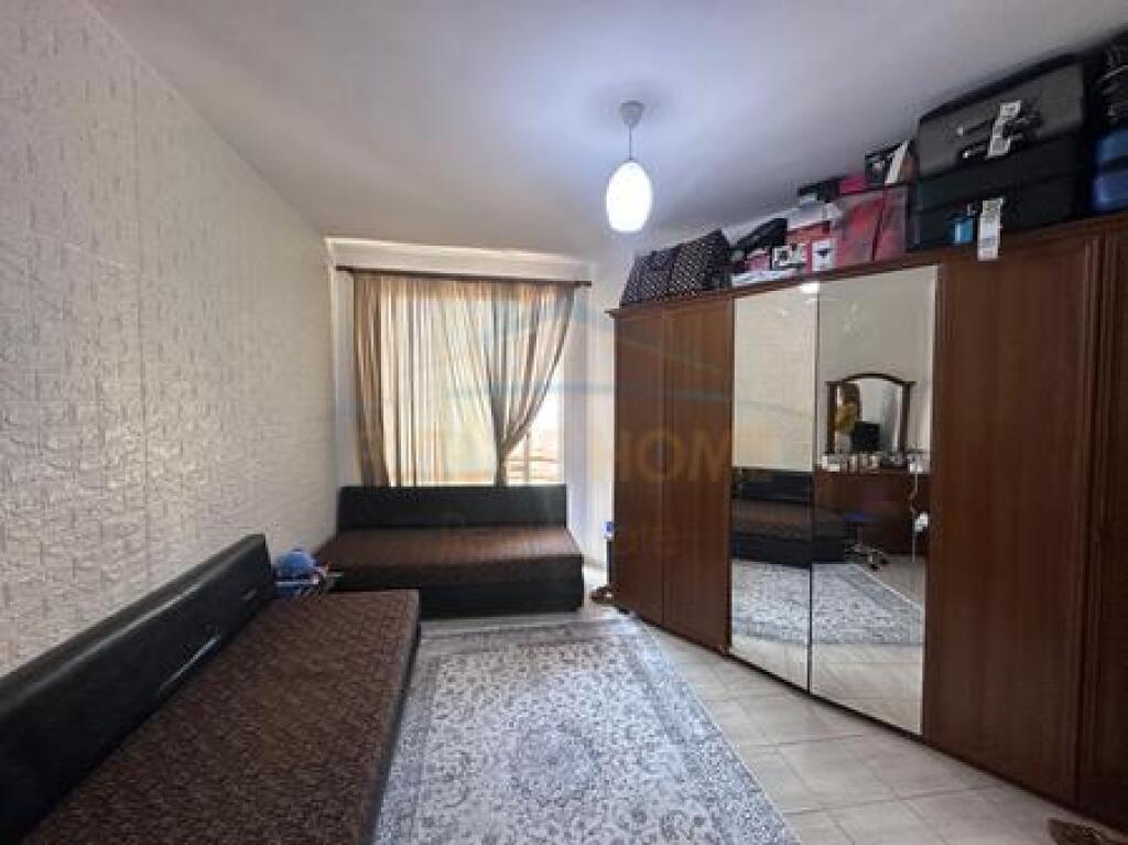 Shitet, Apartament 2+1, Stacioni i Trenit, Tirane.