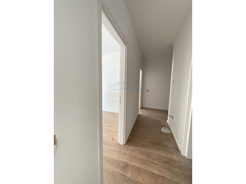 Shitet, Apartament 2+1+2 ,Univers City.