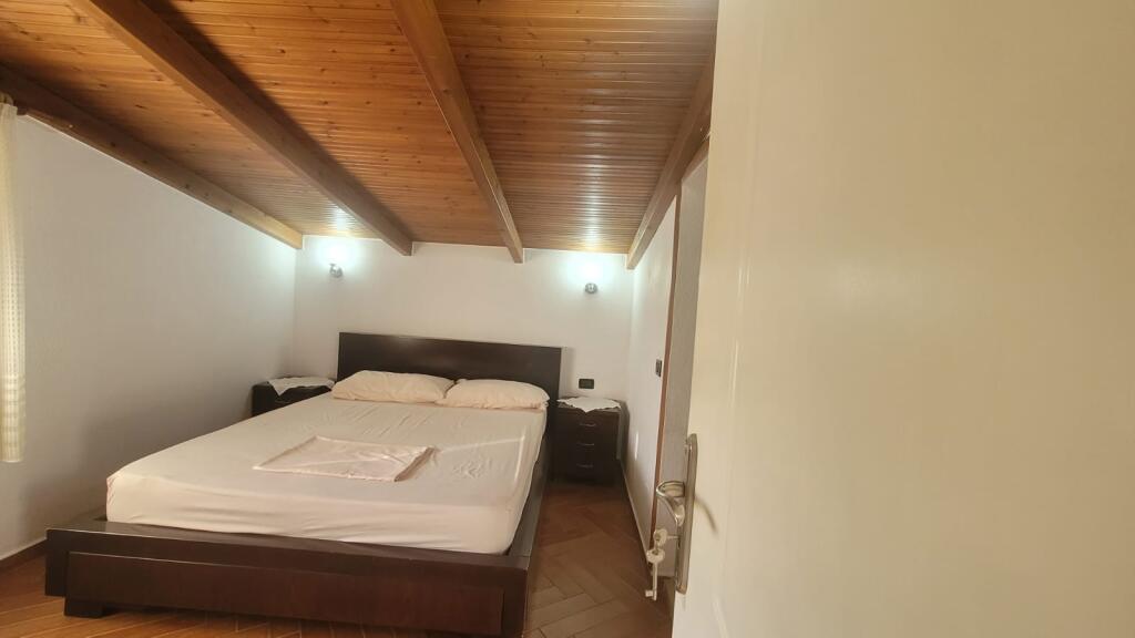 Apartament 3+1+2+verande Prane Fakultetit Ekonomik!