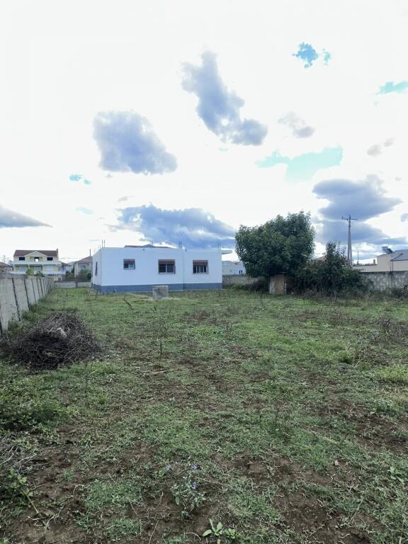 Casa Privata in Vendita 📍Quartiere Popolare Shijak • 140.000€ ✅• Terreno di 1000 ㎡, edificio di 128 ㎡ con sistema 3+1