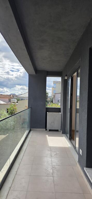 Jepet apartament 3+1+2 me qera ne fund te rruges 5 maji