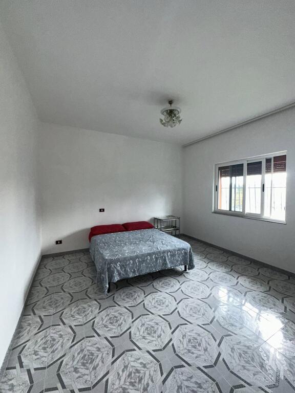 Casa Privata in Vendita 📍Quartiere Popolare Shijak • 140.000€ ✅• Terreno di 1000 ㎡, edificio di 128 ㎡ con sistema 3+1