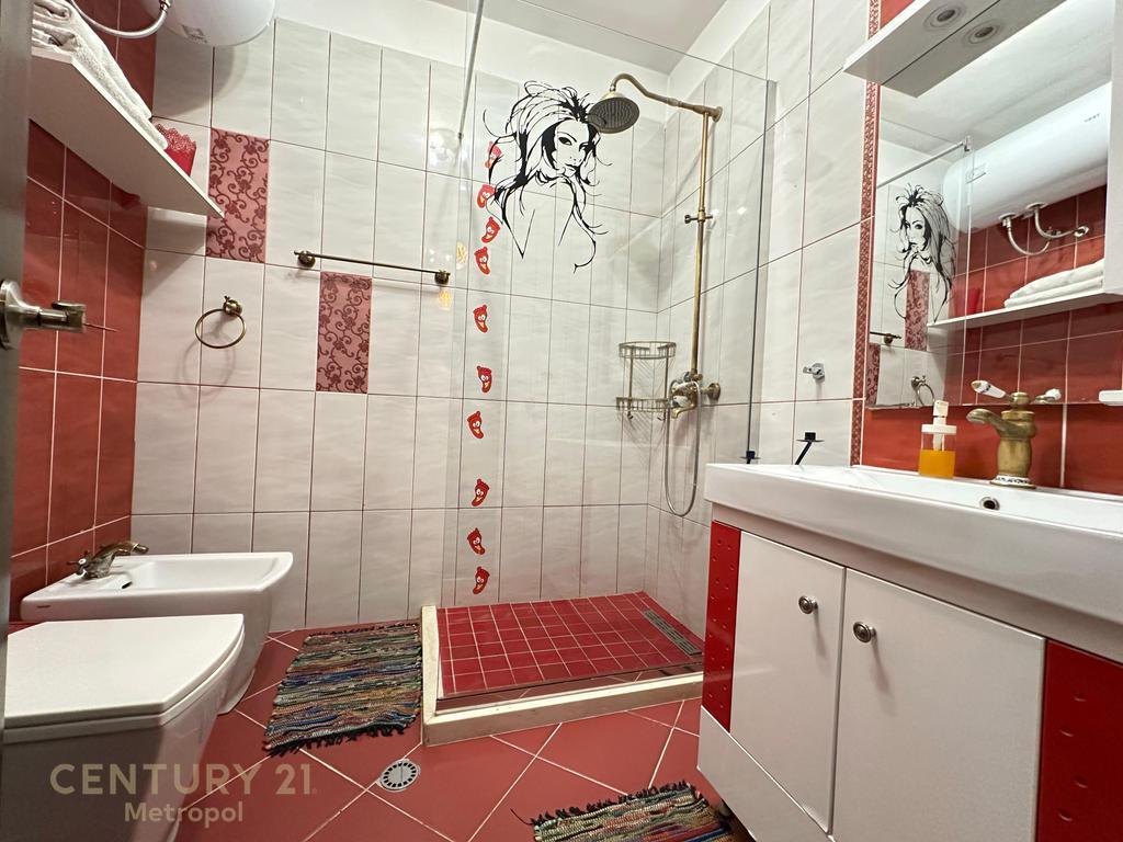 Shes apartament 2+1 me garderob-Yzberish!