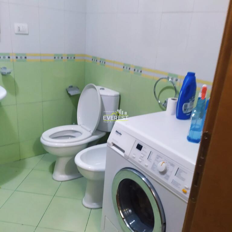 Jepet me qera apartament 2+1+2 tualete te Zogu i Zi.