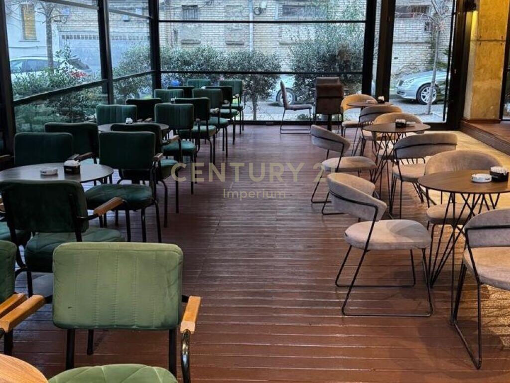 VENDIAMO AMBIENTE COMMERCIALE E BAR-CAFFÈ IN VIA FERIT XHAJKO!