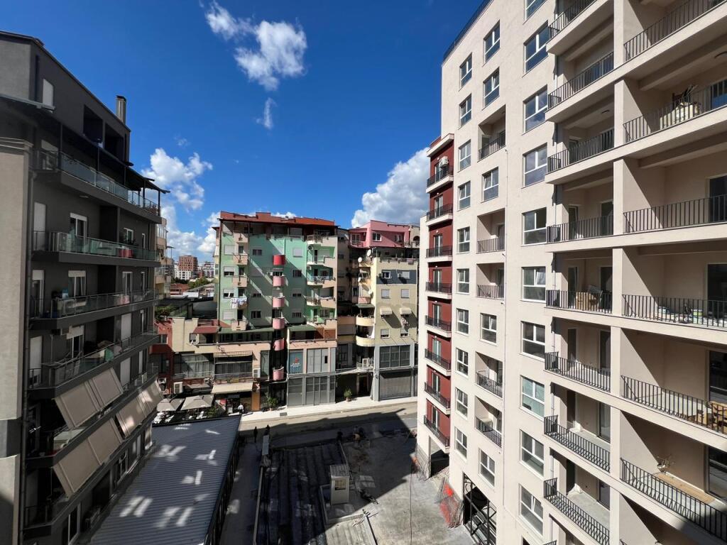 Shitet, Apartament 1+1 “Laprakë”,Tiranë.