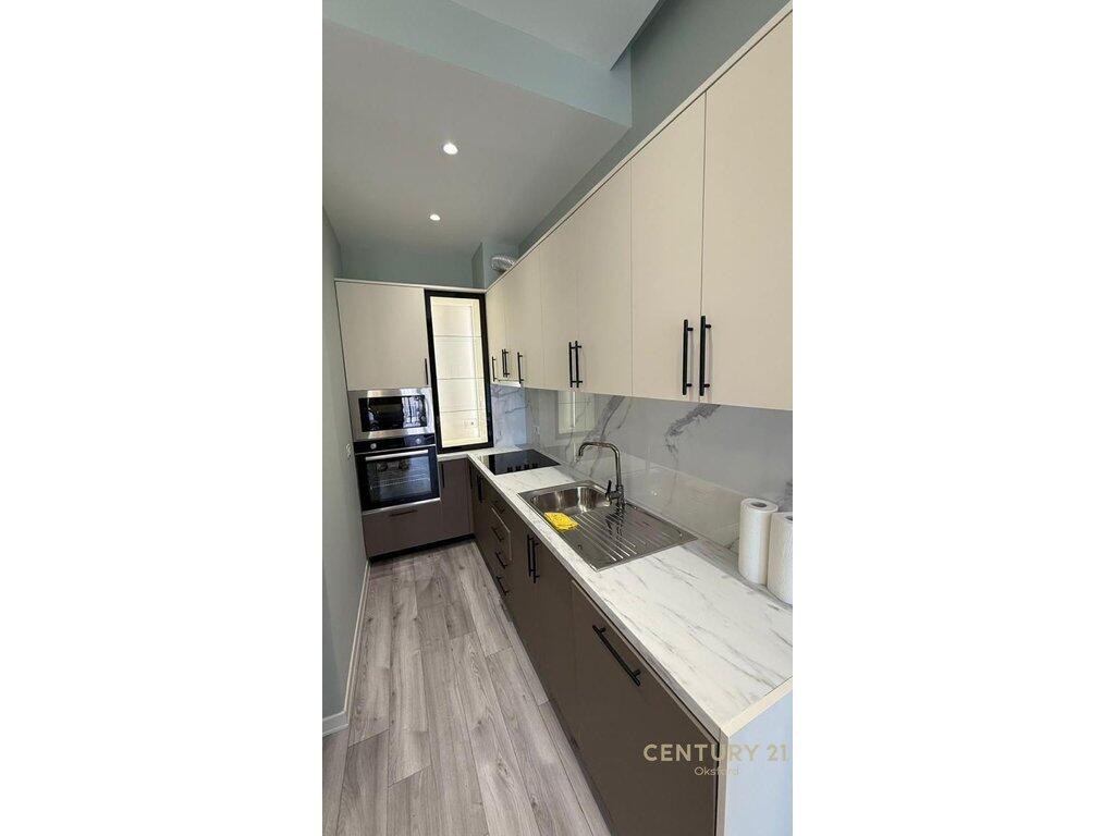 Japim me qira apartament modern 1+1 tek Liqeni i Thate,tek "Radisson" !