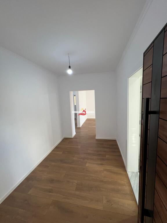 Appartamento 2+1 in Vendita all'Inizio di Ali Demi, vicino alla Scuola 1 Maji a Tirana (ID 4129541)