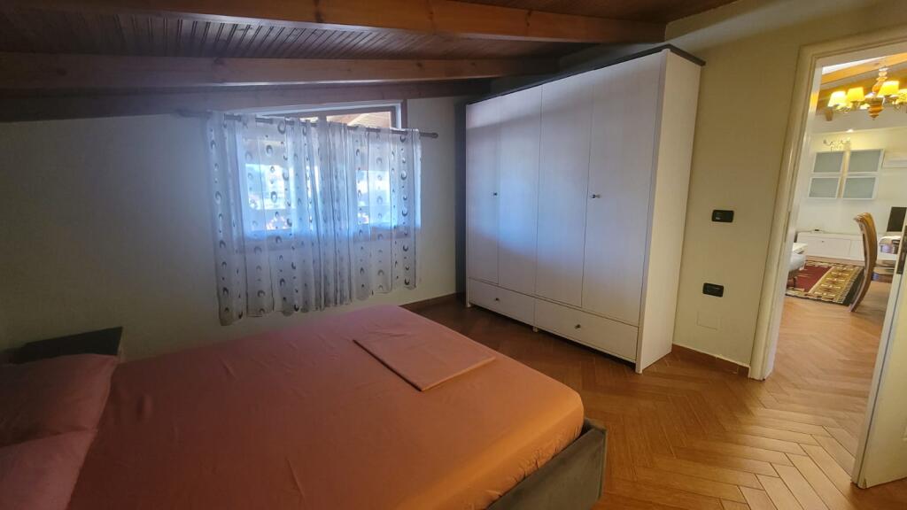 Apartament 3+1+2+verande Prane Fakultetit Ekonomik!