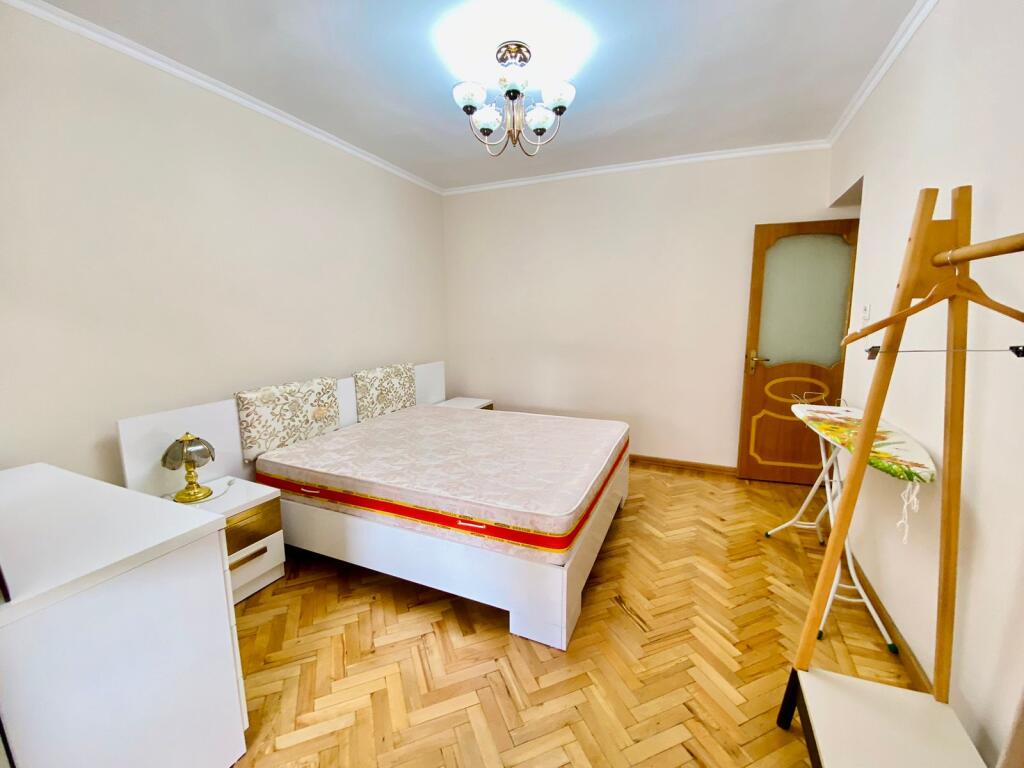 🏢Via Fortuzi, vicino all'Hotel Comfort, affittasi appartamento 2+1 arredato. 700 Euro    