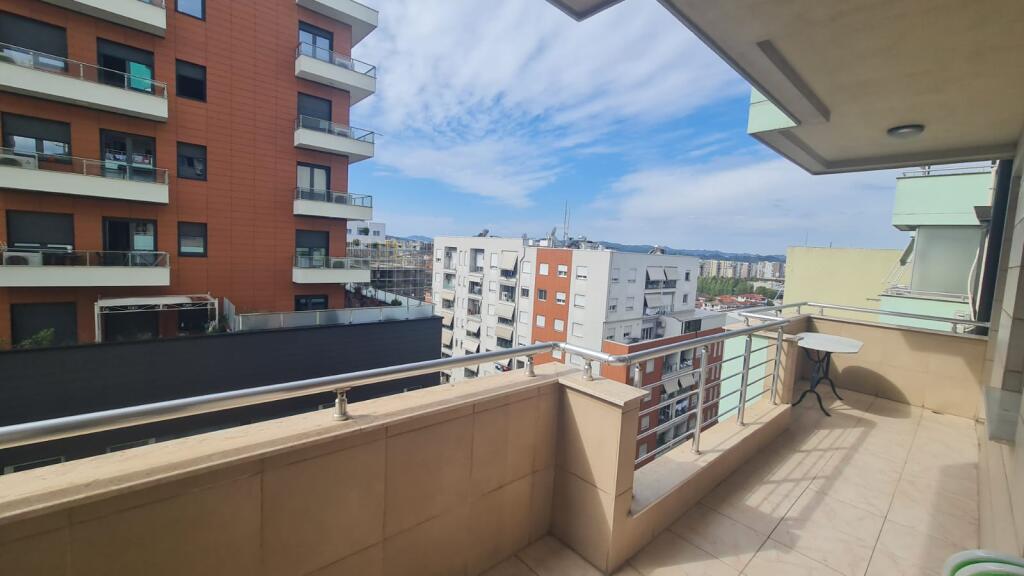 Jepet Apartament me qera