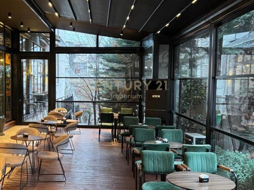 VENDIAMO AMBIENTE COMMERCIALE E BAR-CAFFÈ IN VIA FERIT XHAJKO!