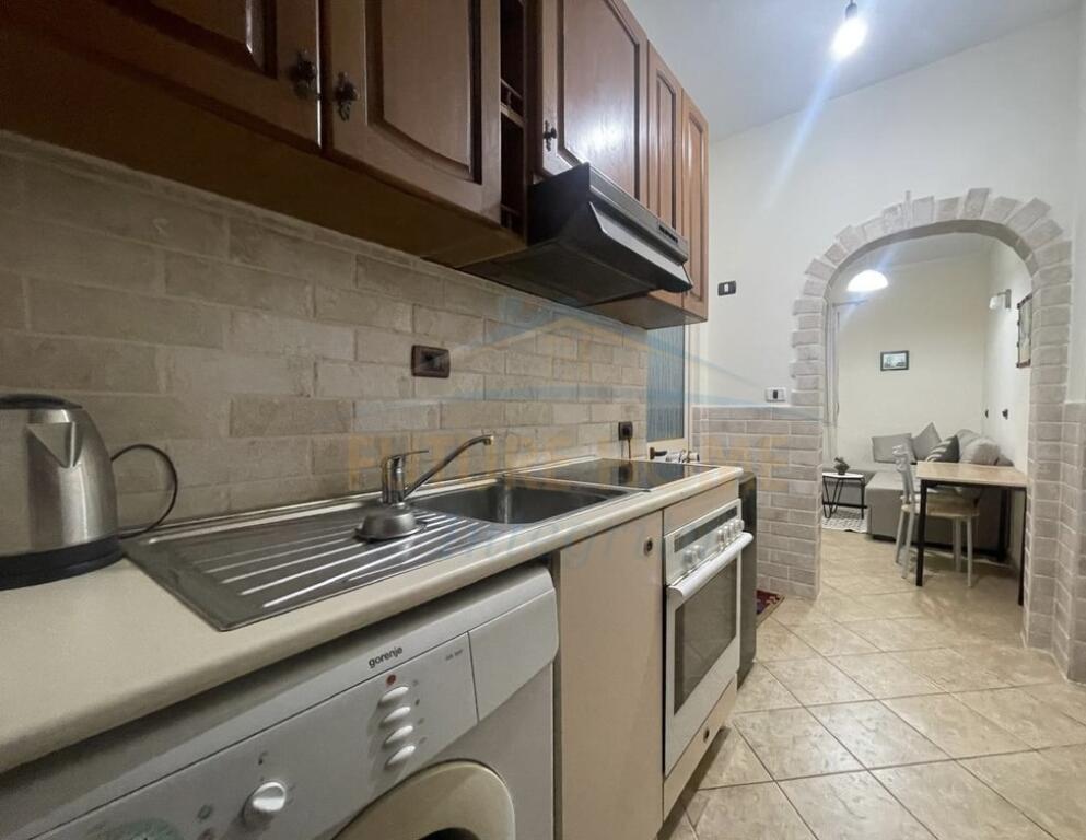 Affitto, Monolocale (1+1), Via 5 Maggio, Tirana.