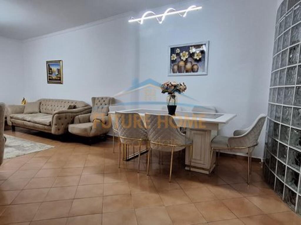 Shitet, Apartament 2+1, Komuna Parisit, Tiranë.