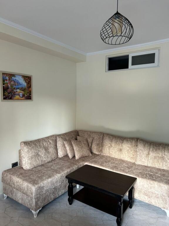 Jepet Me Qera Apartament 1+1+1 Ballkon