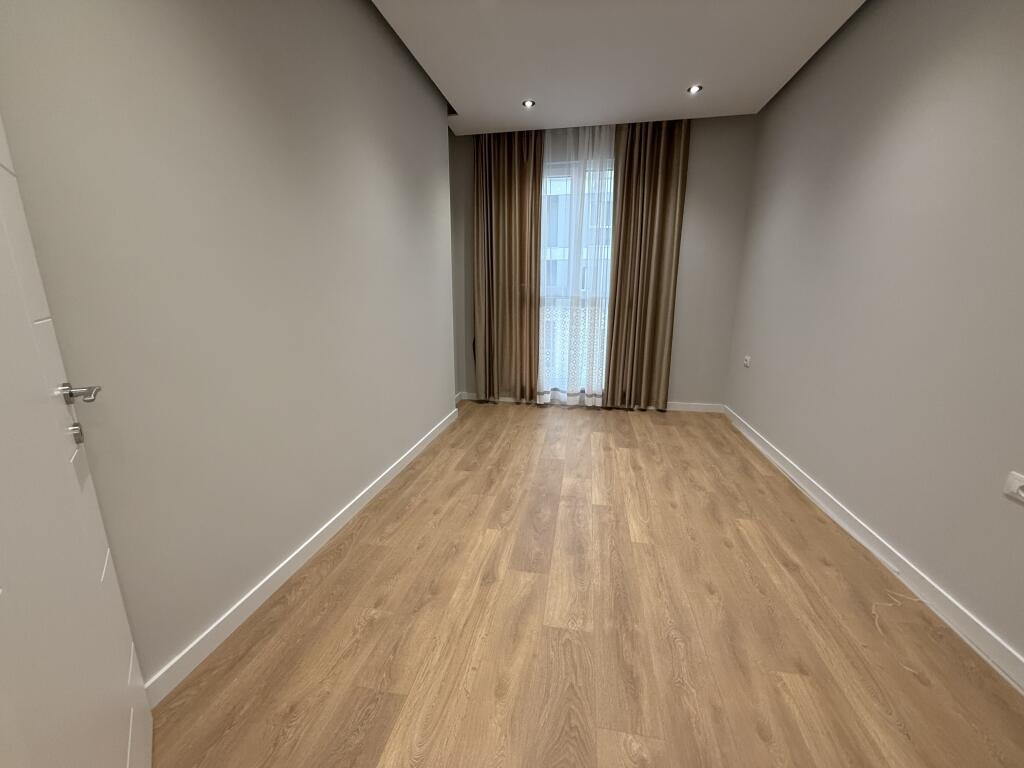 Jepet me qera apartament luksoz te UNIVERS CITY prane QTU.