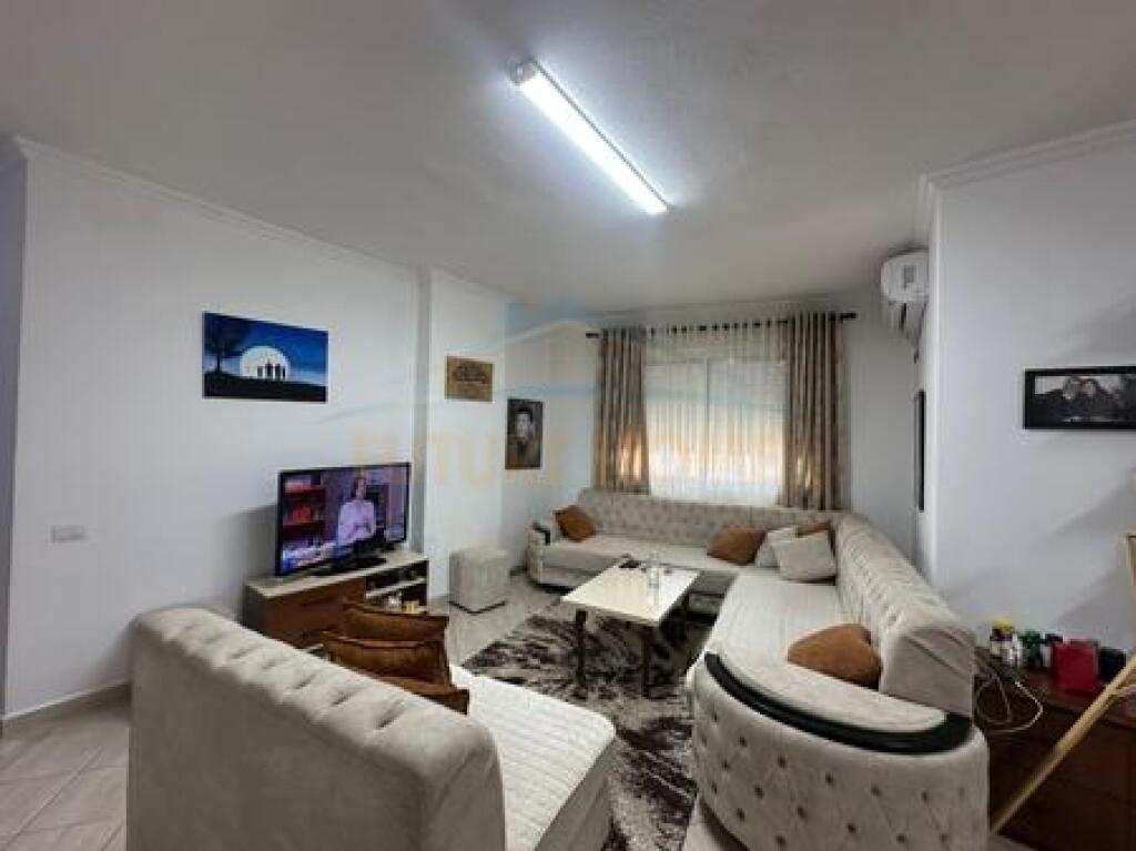Shitet, Apartament 2+1, Stacioni i Trenit, Tirane.
