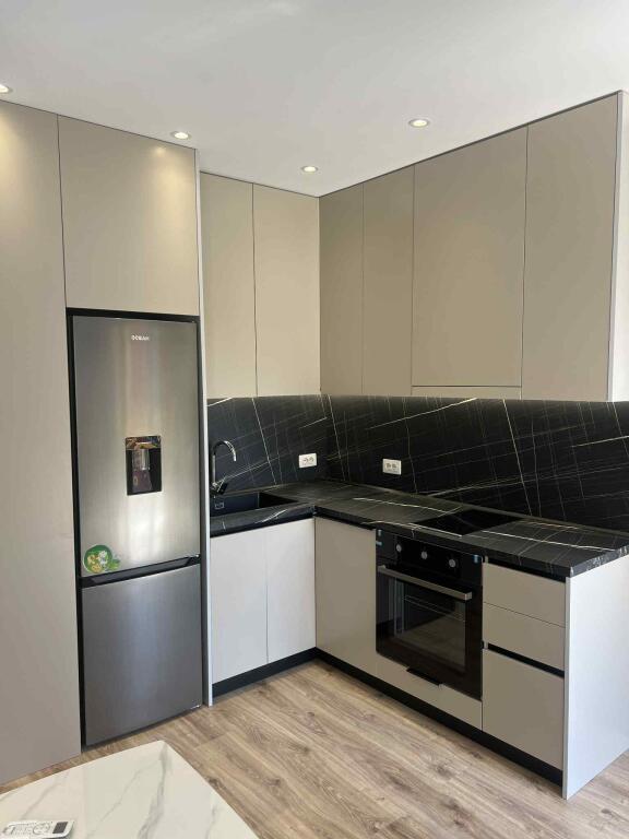 Jepet me qira 1+1 PERBALLE ZOJA E KSHILLIT RR.DRITAN HOXHA 550€