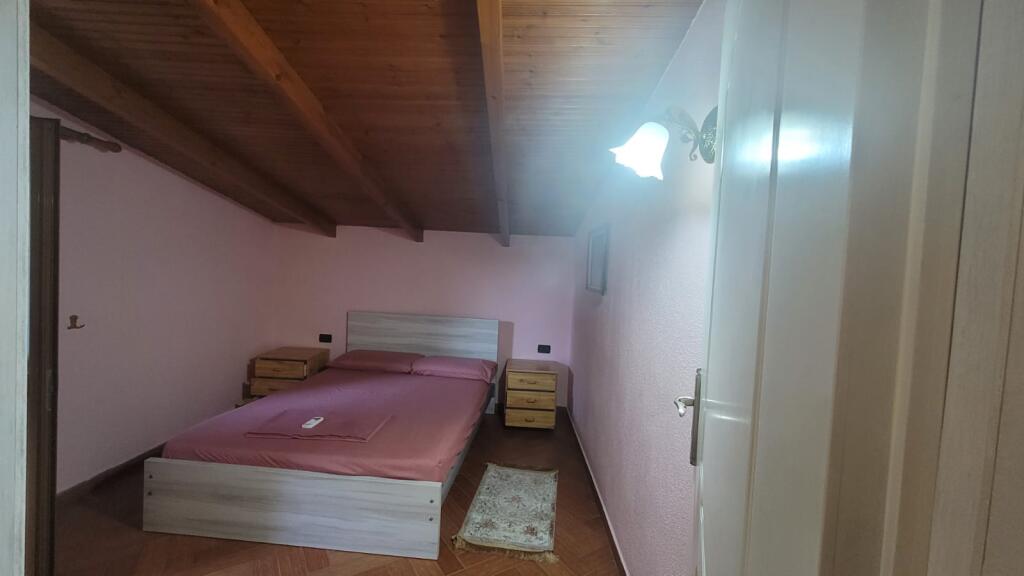 Apartament 3+1+2+verande Prane Fakultetit Ekonomik!