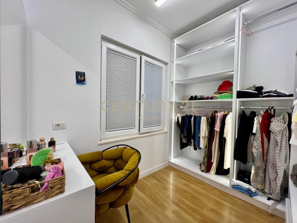 OCCASIONE!!! Villa moderna su 3 piani in vendita a Petrelë