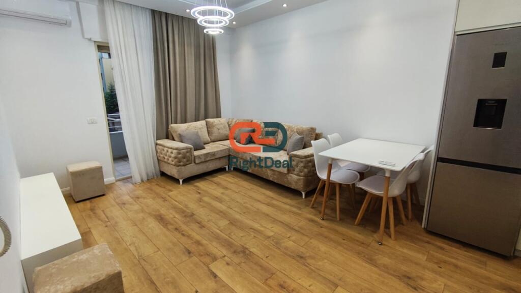 Tek Kodra E Diellit ,Shitet Apartament 1+1 Me Planimetri Perfekte!!