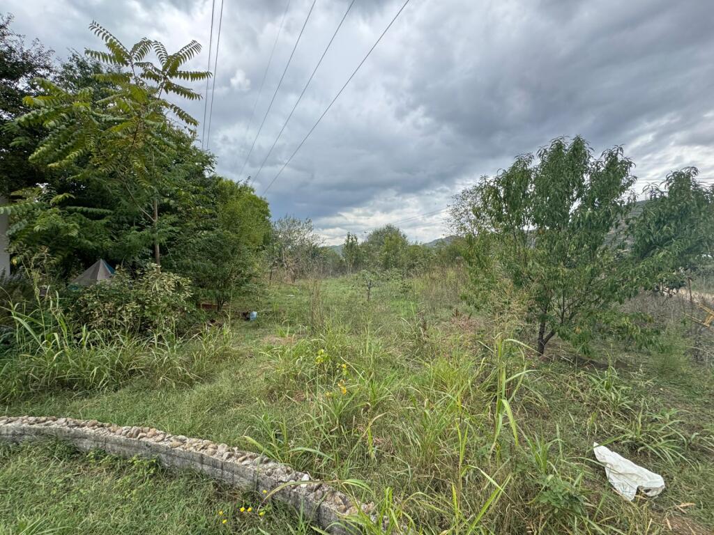 VENDESI CASA SU UN PIANO VICINO ALLE PISCINE TAGAN