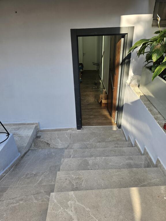 Hera e parë qe jepet me Qera: Garzoniere  sapo investuar * *(📍Porcelan - pranë Tv Klanit dhe Fakultetit EUROPIAN )* - Kt.1 - *310 €/Muaj* - Sp.30 m²