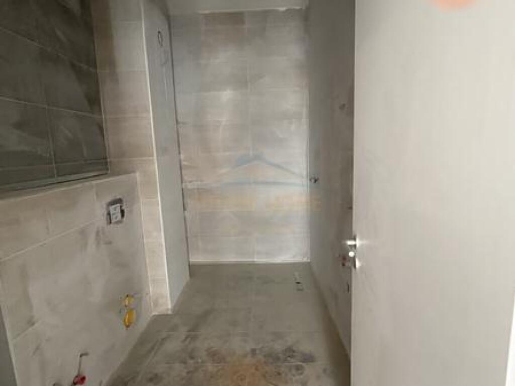 Shitet, Apartament 2+1+2 ,Univers City.