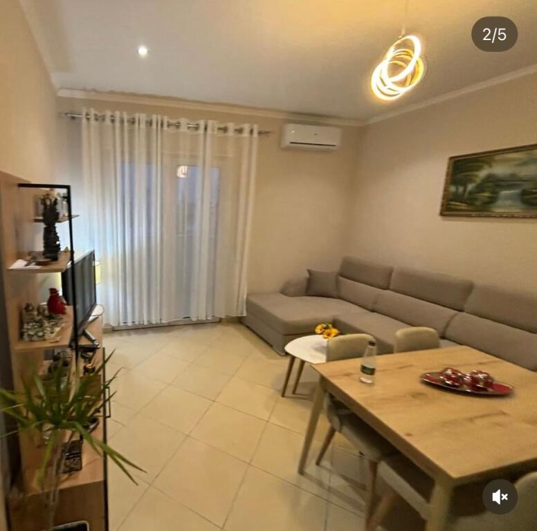 Apartament me qera 1+1