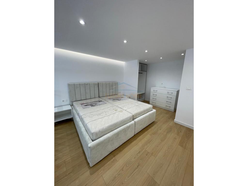 Qera, Apartament Loft, Fresku