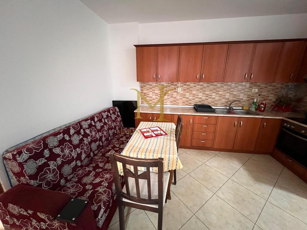 AFFITTASI APPARTAMENTO 2+2+2 FINO AL 1 GIUGNO!!