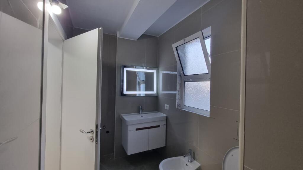 Apartament 3+1 me qira tek 5 Maji