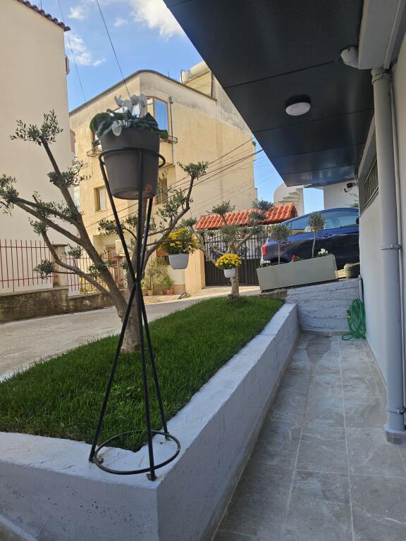 Hera e parë qe jepet me Qera: Garzoniere  sapo investuar * *(📍Porcelan - pranë Tv Klanit dhe Fakultetit EUROPIAN )* - Kt.1 - *310 €/Muaj* - Sp.30 m²