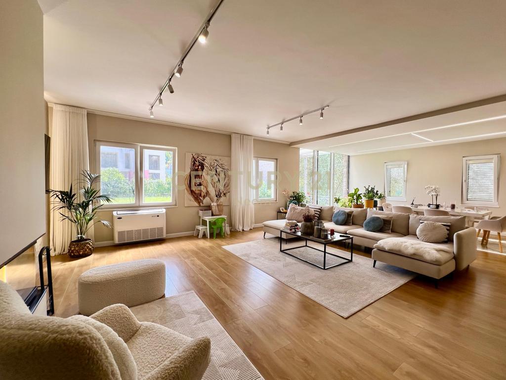 OCCASIONE!!! Villa moderna su 3 piani in vendita a Petrelë