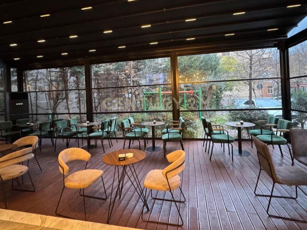 VENDIAMO AMBIENTE COMMERCIALE E BAR-CAFFÈ IN VIA FERIT XHAJKO!