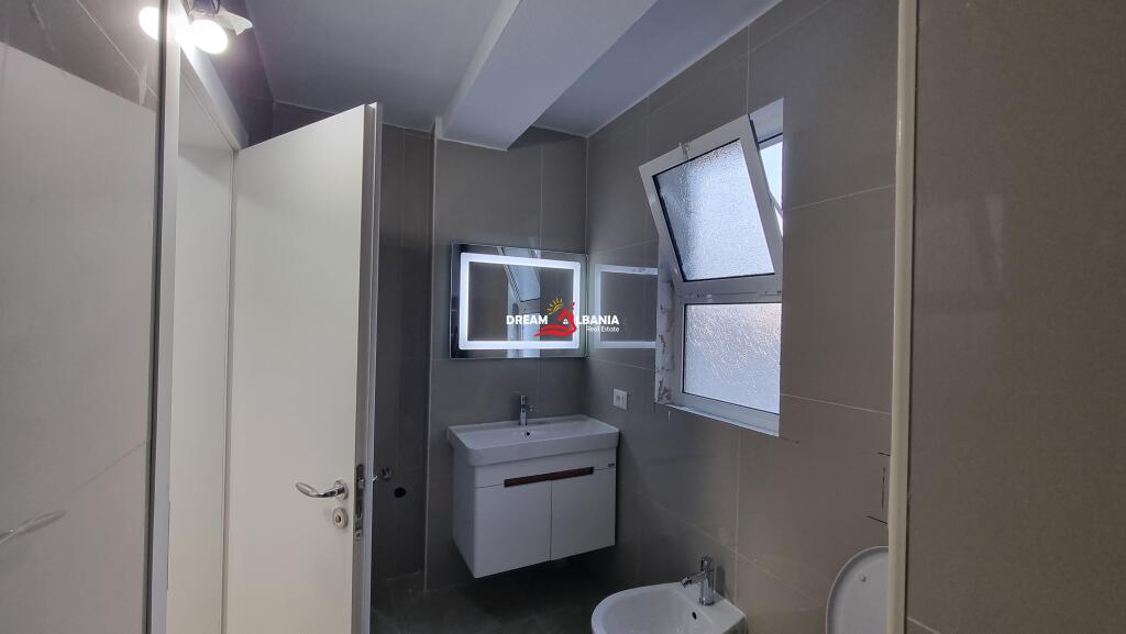 Apartament 2+1 ne shitje tek Komuna e Parisit prane Stadiumit Dinamo ne Tirane (ID 4129529)