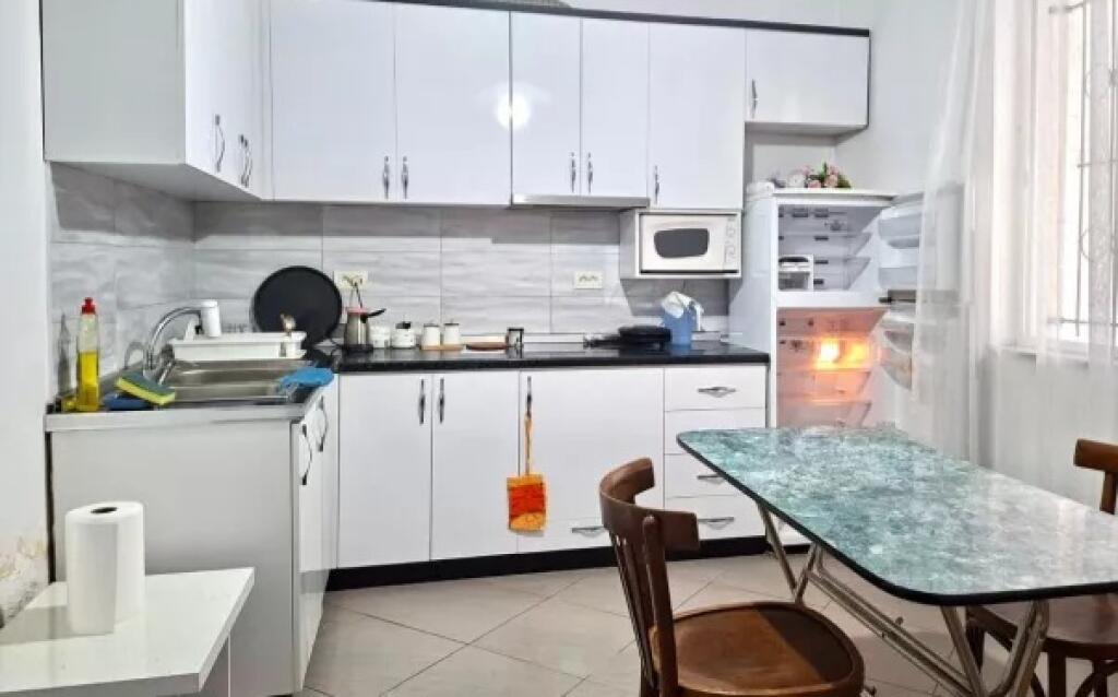 Villa Privata di un Piano 2+1 &amp; Veranda in Affitto (📍 Laprakë, vicino a KMY) || 60.000 Lek/mese || Cortile privato