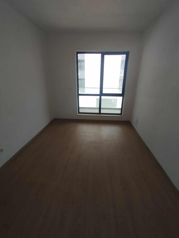 Jepet apartament 3+1+2 me qera ne fund te rruges 5 maji