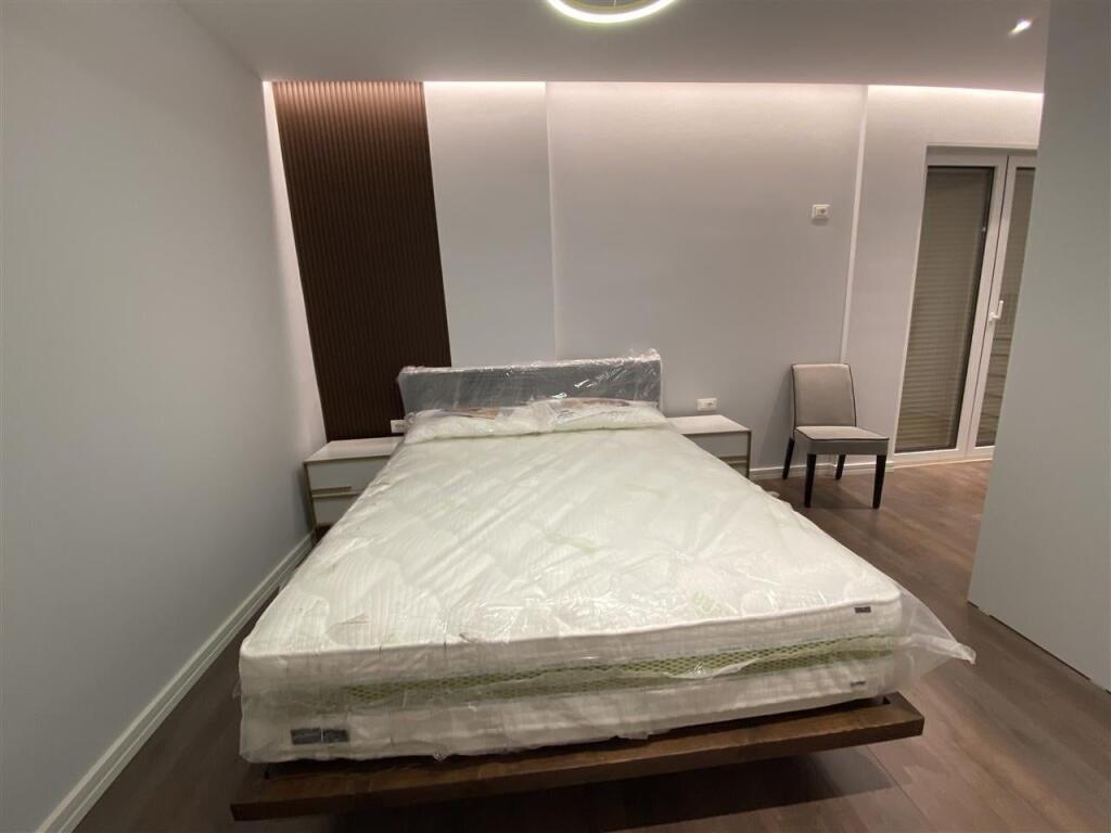 Apartament 2+1 me qira Liqeni i Thate Cmimi 80.000 leke