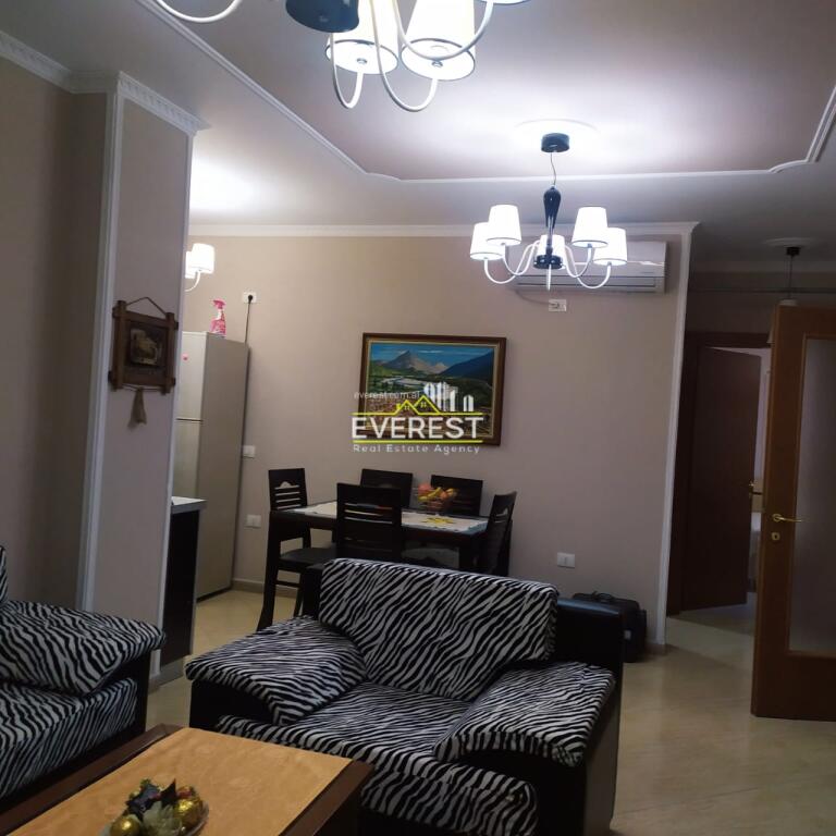 Jepet me qera apartament 2+1+2 tualete te Zogu i Zi.