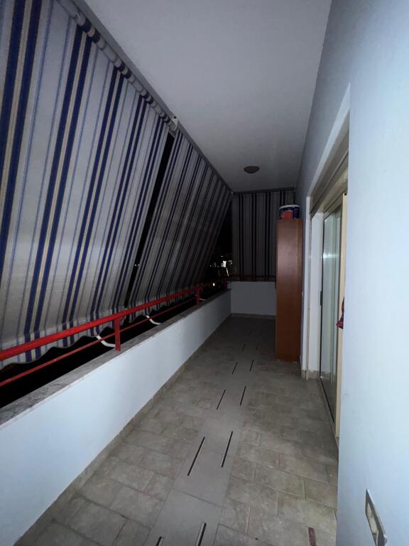 🏠 Appartamento 2+1 in affitto in una delle zone più richieste di Tirana, di fronte a Harry Fultz.💶 Prezzo: 60.000 Lek/mese