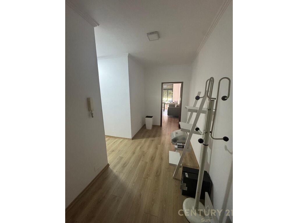 Jepet me qira 124 m² për Zyrë – te Ish Ekspozita!