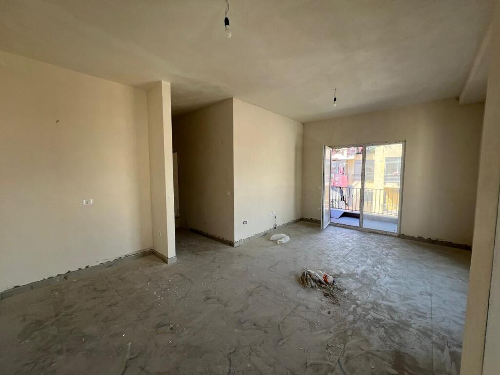 Shitet, Apartament 2+1+2 “Laprakë”,Tiranë.