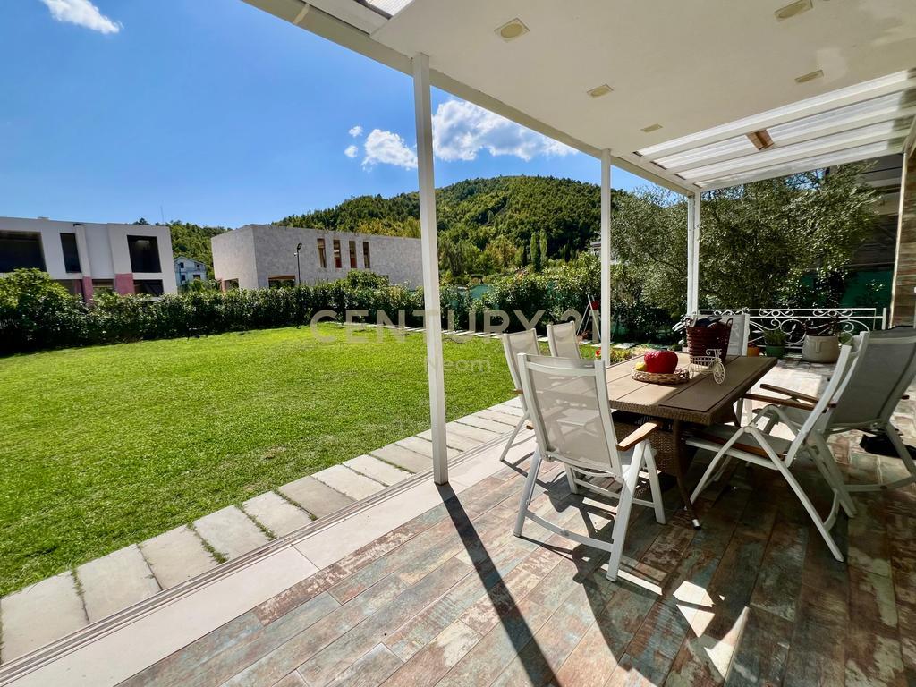 OCCASIONE!!! Villa moderna su 3 piani in vendita a Petrelë