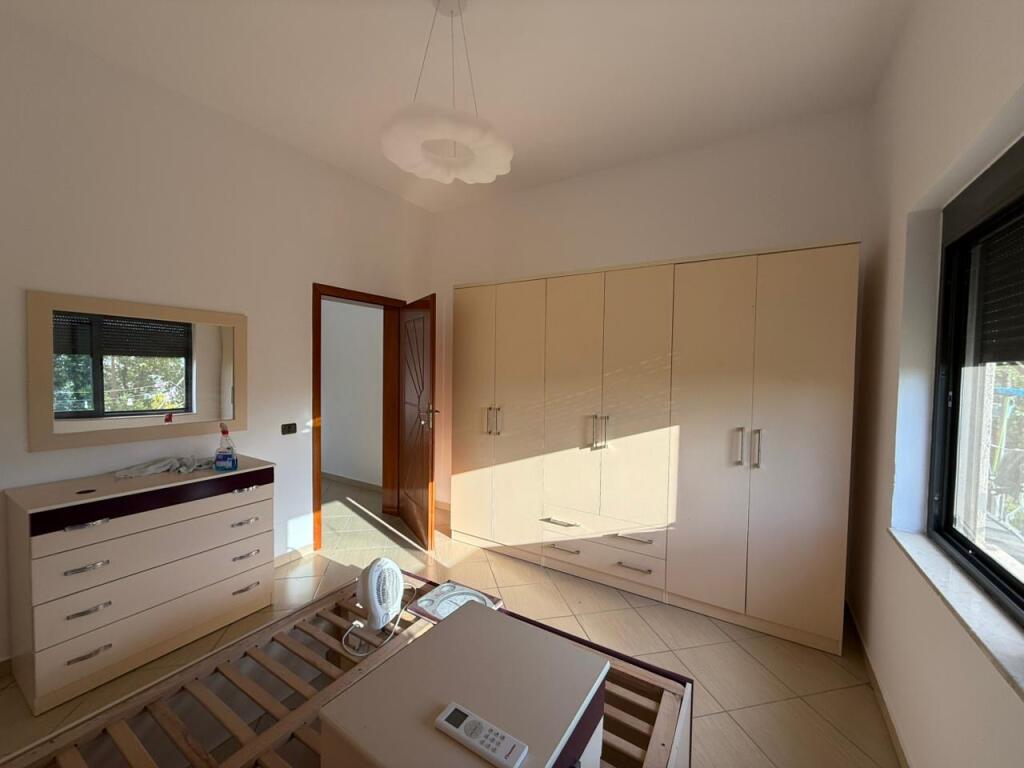 2+1,arredato,ingresso privato,nuovo Sauk prezzo 450 mila lek