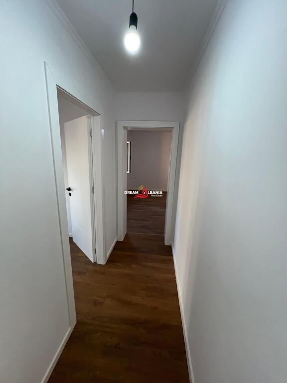 Appartamento 2+1 in Vendita all'Inizio di Ali Demi, vicino alla Scuola 1 Maji a Tirana (ID 4129541)