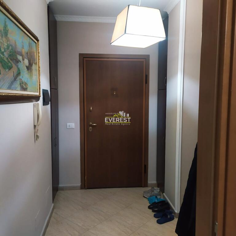 Jepet me qera apartament 2+1+2 tualete te Zogu i Zi.