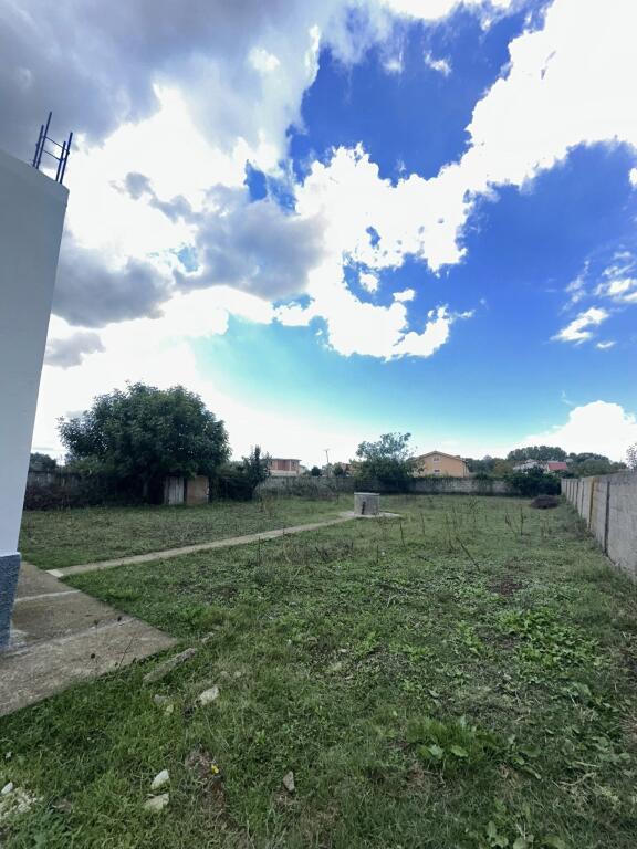 Casa Privata in Vendita 📍Quartiere Popolare Shijak • 140.000€ ✅• Terreno di 1000 ㎡, edificio di 128 ㎡ con sistema 3+1
